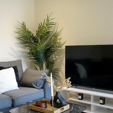 Modern Spacious Apartment In Digbeth With Balcony - Netflix, Youtube, Amazon Tv, Superfast Wifi - Just 10 Mins To Birmingham Centre, Bullring, Train, Coach Station And Birmingham Fc Luaran gambar