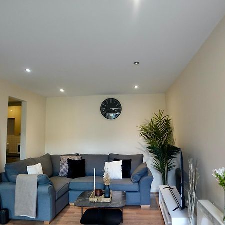 Modern Spacious Apartment In Digbeth With Balcony - Netflix, Youtube, Amazon Tv, Superfast Wifi - Just 10 Mins To Birmingham Centre, Bullring, Train, Coach Station And Birmingham Fc Luaran gambar