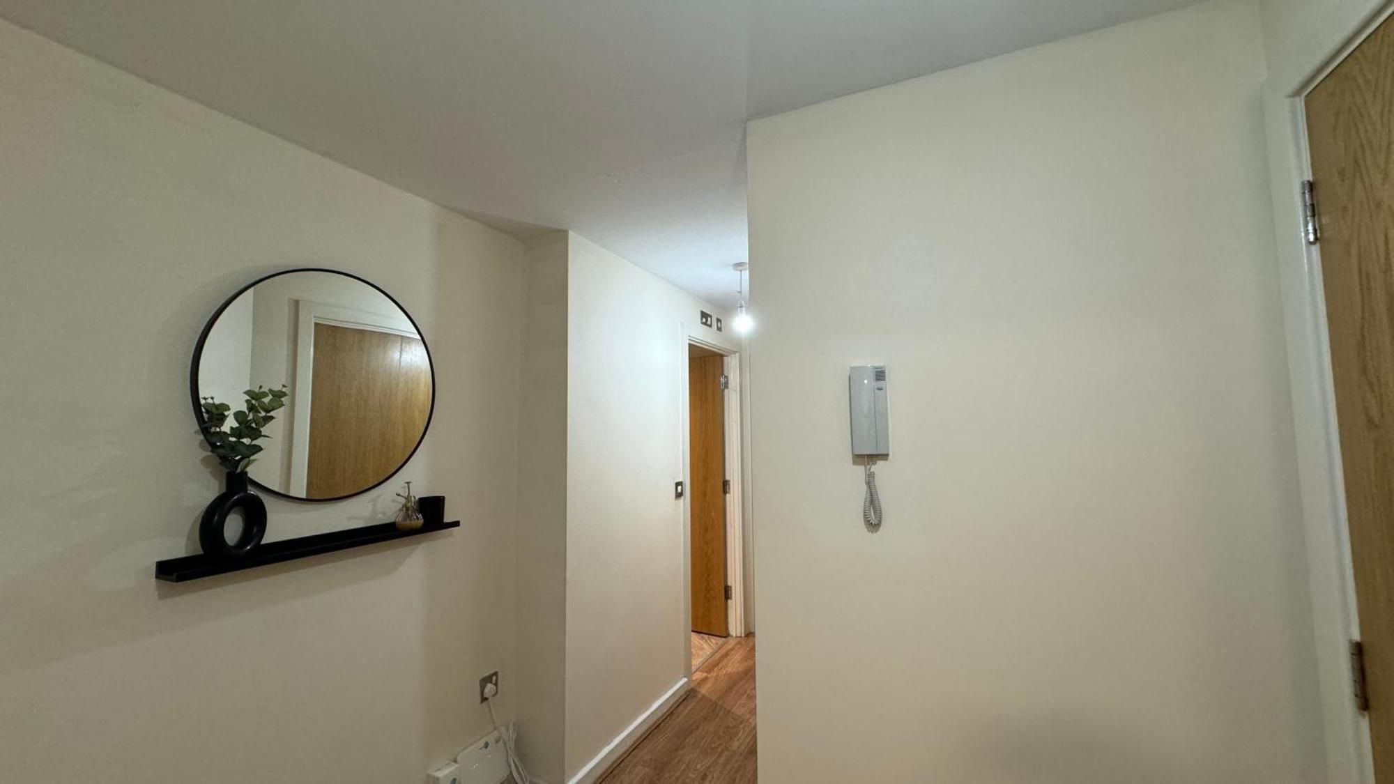 Modern Spacious Apartment In Digbeth With Balcony - Netflix, Youtube, Amazon Tv, Superfast Wifi - Just 10 Mins To Birmingham Centre, Bullring, Train, Coach Station And Birmingham Fc Luaran gambar